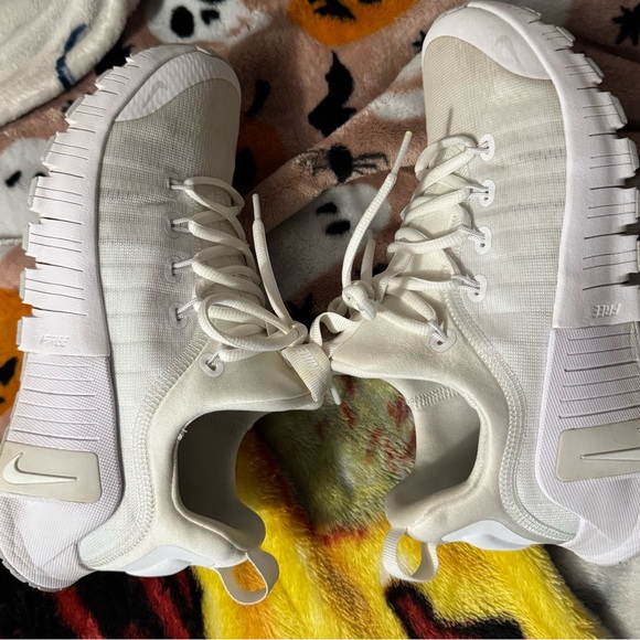 Nike women’s free Metcon training shoes - Picture 3 of 8